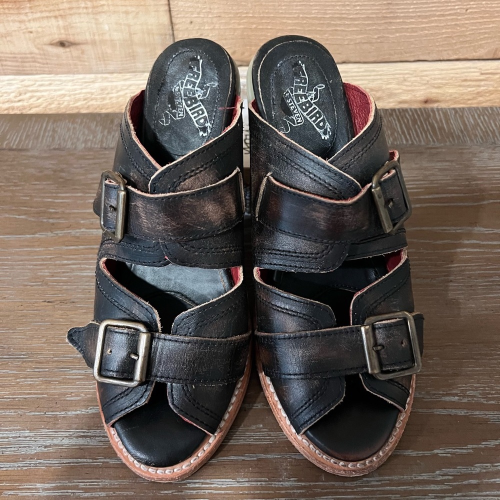 Freebird by Steven CAPRISE style sandal. Excellent condition worn once usW 8